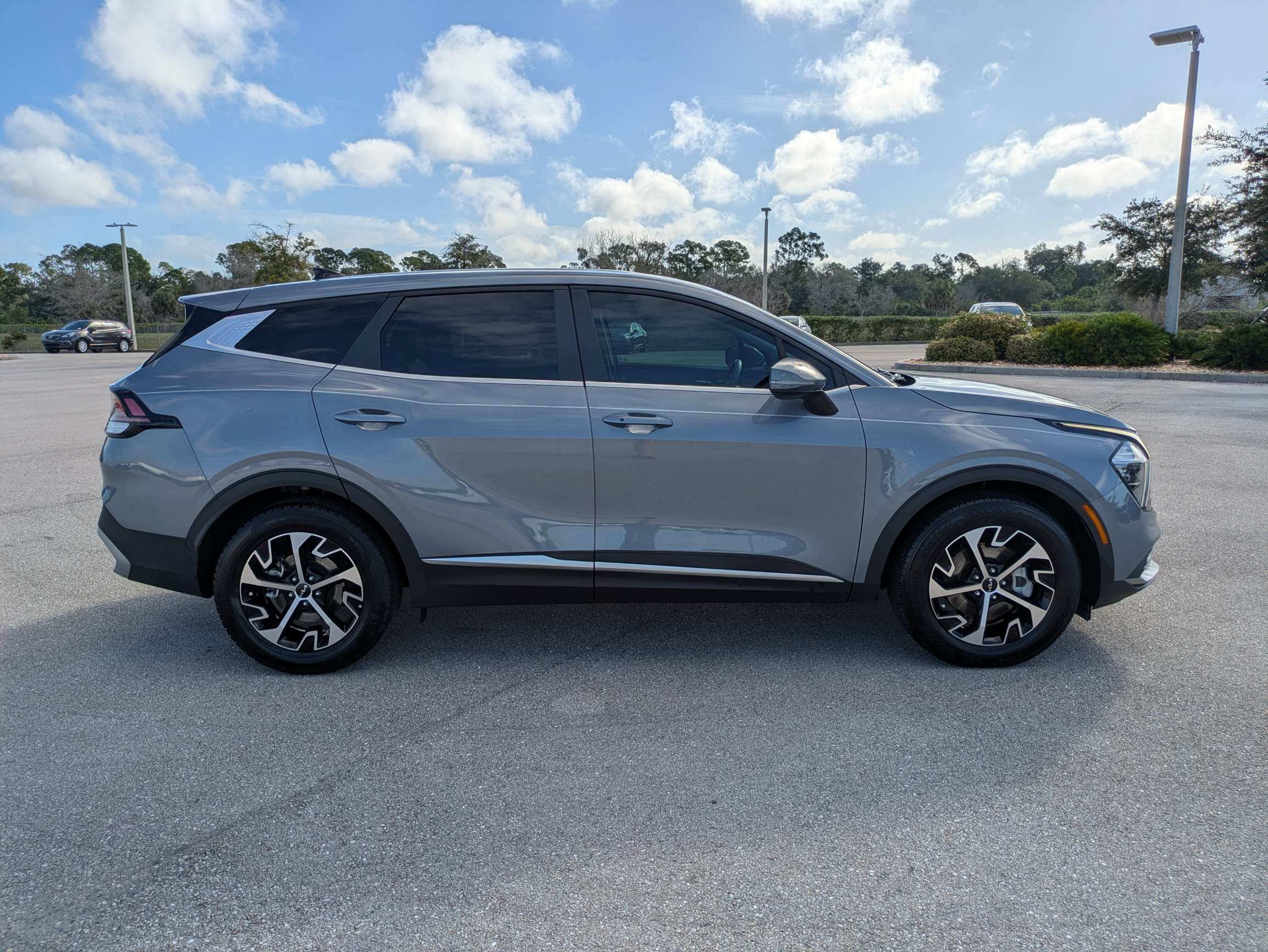 Used 2023 Kia Sportage EX FWD image 3