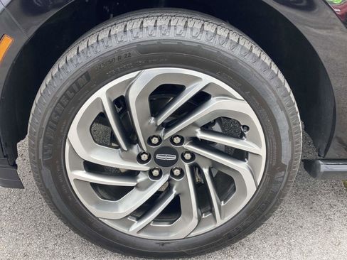 Certified 2025 Lincoln Navigator L Reserve image 14