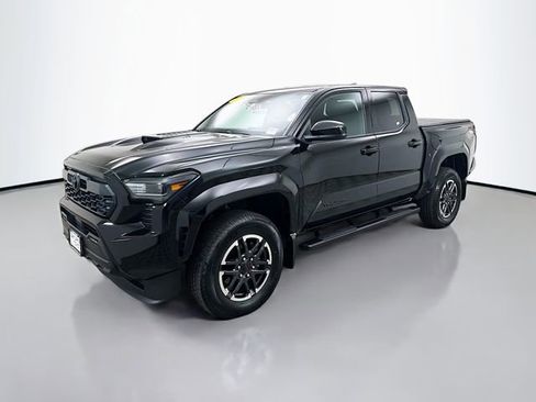 Used 2025 Toyota Tacoma TRD Sport image 3