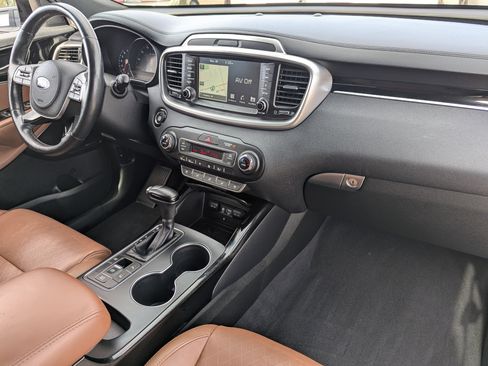 Used 2019 Kia Sorento SX image 12