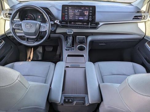 Used 2024 Toyota Sienna XLE image 18