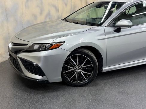 Used 2022 Toyota Camry SE FWD image 2