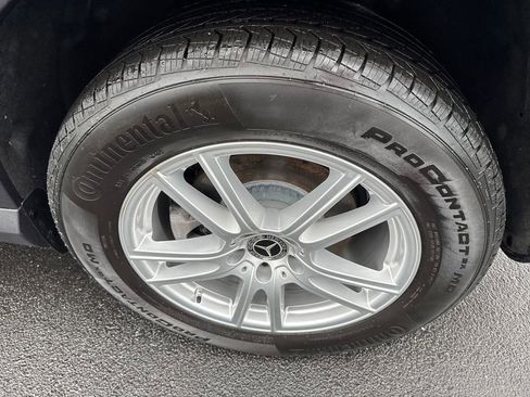 Used 2025 Mercedes-Benz GLC 300 4MATIC image 33