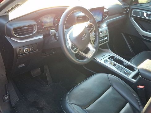 Used 2023 Ford Explorer XLT w/ Equipment Group 202A image 5