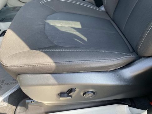 Used 2023 Chrysler Voyager LX FWD image 23