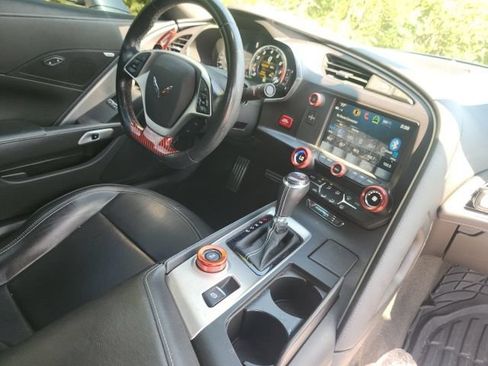 Used 2019 Chevrolet Corvette Stingray Coupe w/ 1LT RWD image 10