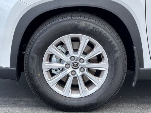 Certified 2026 Toyota Grand Highlander XLE image 37