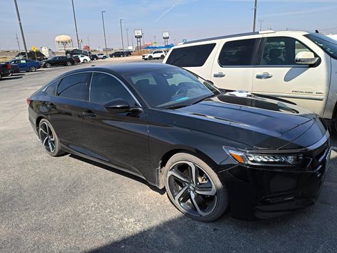 Used 2020 Honda Accord Sport image 2