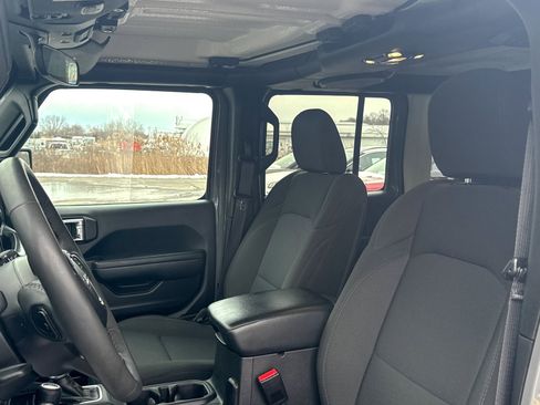 Used 2023 Jeep Wrangler Unlimited w/ Cold Weather Group image 19