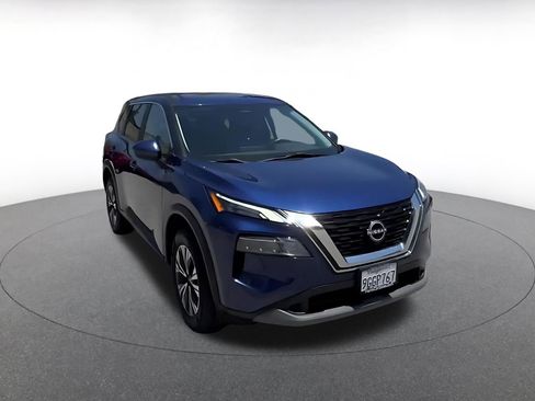 Used 2023 Nissan Rogue SV FWD image 3