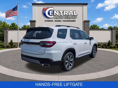 Used 2023 Honda Pilot Touring image 8