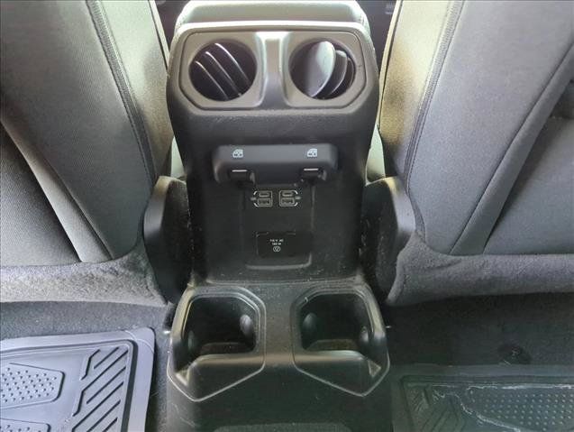 Used 2022 Jeep Wrangler Unlimited Sahara w/ Cold Weather Group AWD/4WD image 19