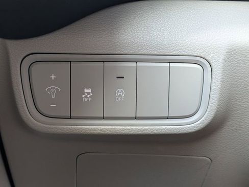 Used 2025 Kia Soul LX w/ LX Technology Package FWD image 22