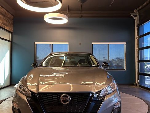 Used 2022 Nissan Altima 2.5 SR w/ Midnight Edition Package image 8