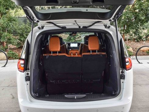 New 2026 Chrysler Pacifica Pinnacle w/ Trailer Tow Group image 26