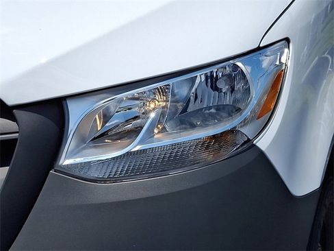 Used 2025 Mercedes-Benz Sprinter 2500 image 12