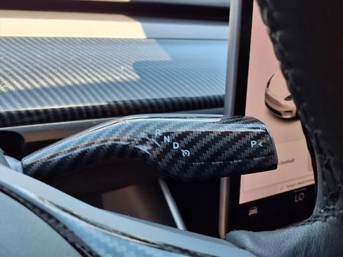 Used 2021 Tesla Model Y Standard Range image 38