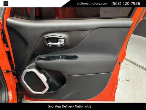 Used 2018 Jeep Renegade Latitude w/ Popular Equipment Group image 24