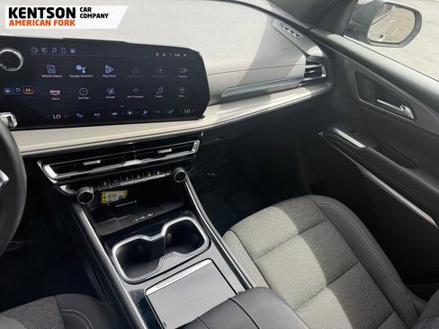 Used 2024 Chevrolet Traverse LT image 25