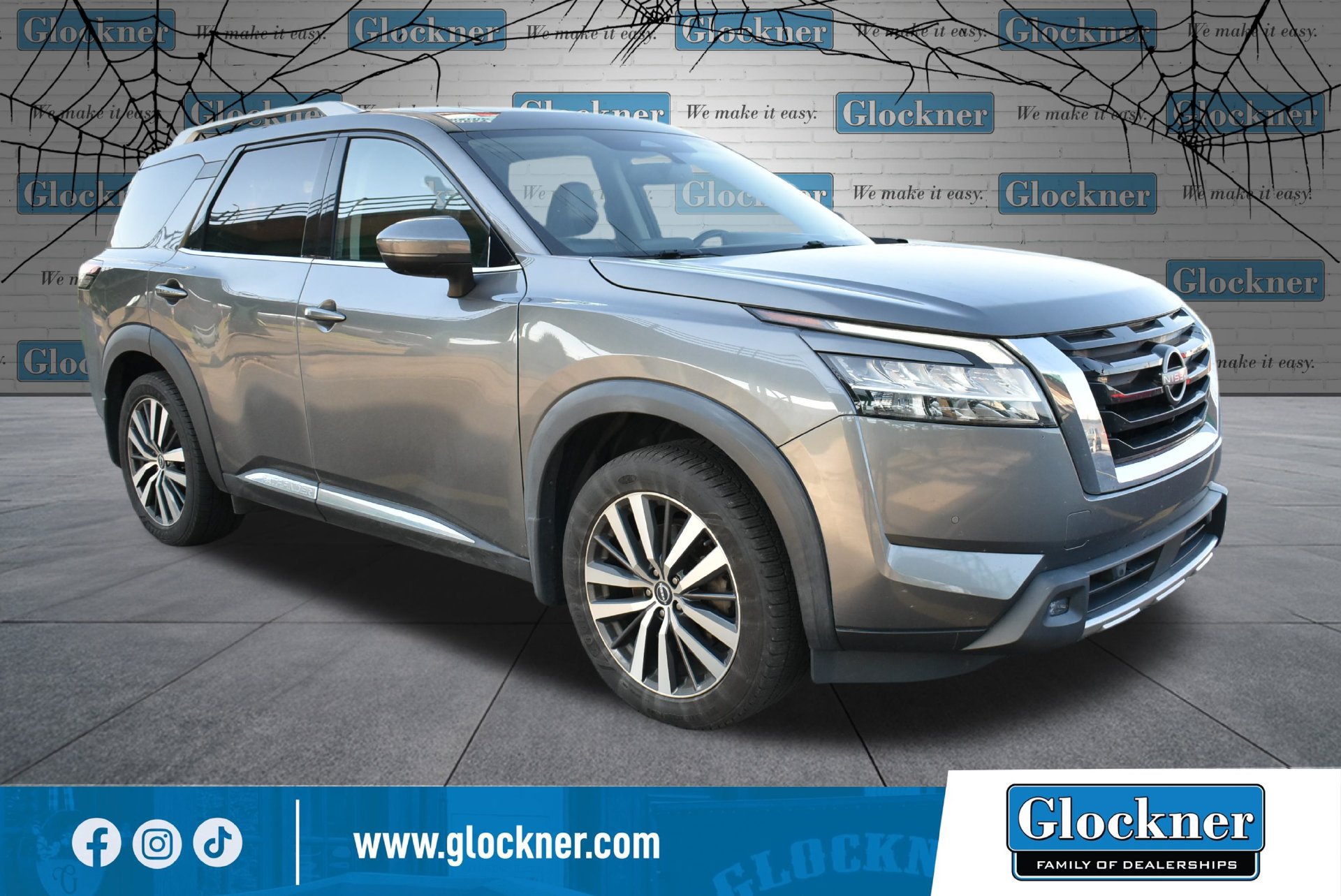 Used 2022 Nissan Pathfinder Platinum w/ Cargo Package AWD/4WD image 3