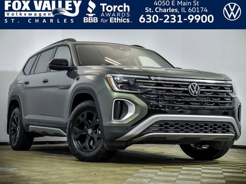 Certified 2025 Volkswagen Atlas Peak Edition SE AWD/4WD image 1