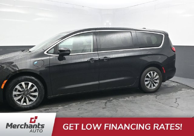 Used 2023 Chrysler Pacifica Touring-L FWD image 3