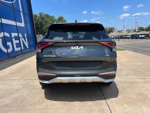 Used 2025 Kia Sportage EX AWD/4WD image 7