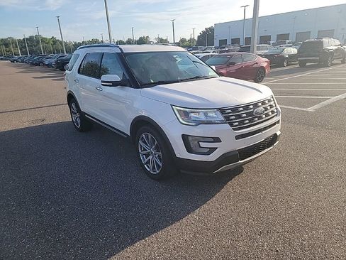 Used 2017 Ford Explorer Limited w/ Equipment Group 301A FWD image 2