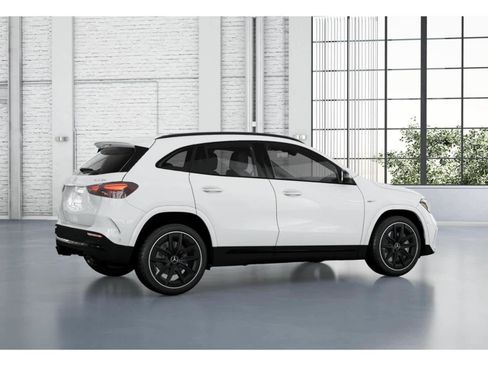 New 2026 Mercedes-Benz GLA 35 AMG 4MATIC image 17
