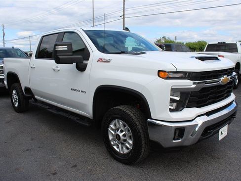 Used 2024 Chevrolet Silverado 2500 LT w/ Convenience Package AWD/4WD image 8
