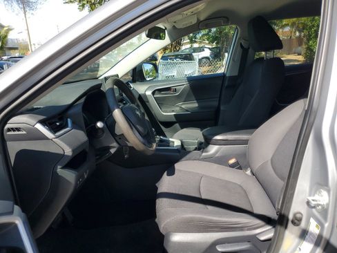 Used 2019 Toyota RAV4 LE image 17