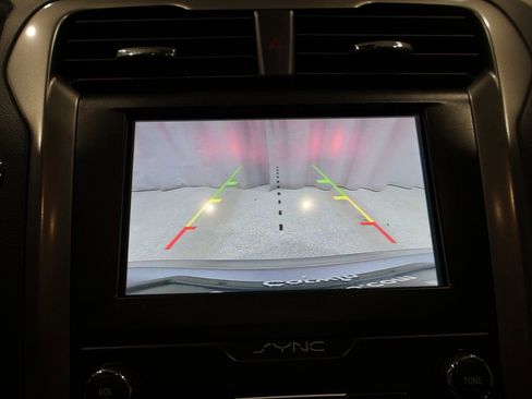 Used 2020 Ford Fusion SE image 8