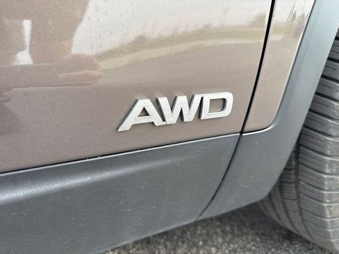 Used 2019 Kia Sorento AWD V6 image 4