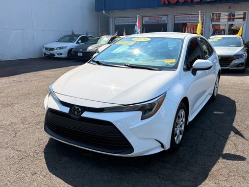 Used 2024 Toyota Corolla LE FWD image 4