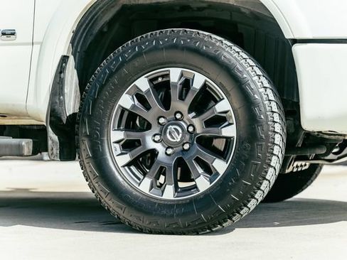 Used 2018 Nissan Titan PRO-4X w/ Pro-4x Convenience Package AWD/4WD image 60