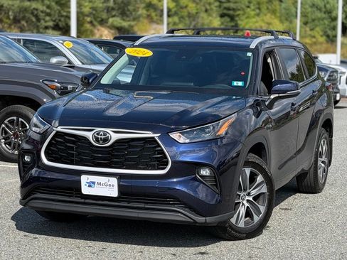 Used 2024 Toyota Highlander XLE AWD/4WD image 1