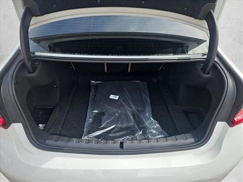 Used 2025 BMW 330i Sedan w/ M Sport Package image 6