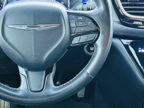Used 2019 Chrysler Pacifica Touring-L Plus w/ S Appearance Package FWD image 18