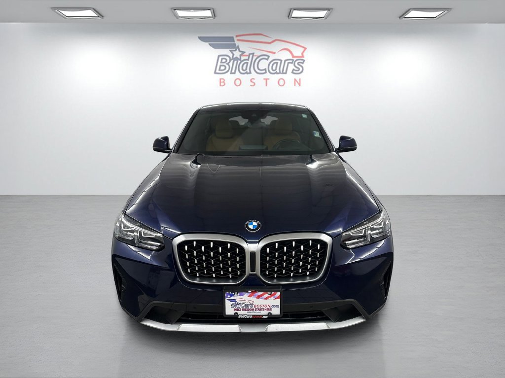 Used 2023 BMW X4 xDrive30i AWD/4WD image 2