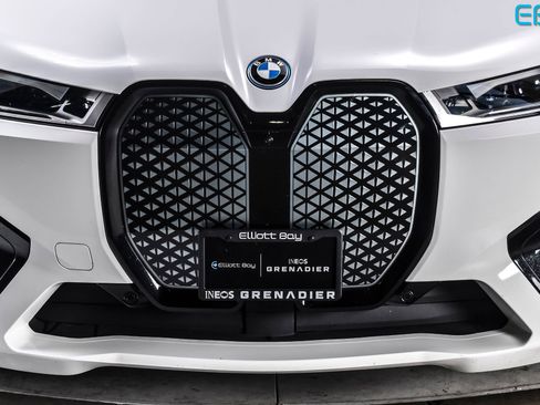 Used 2023 BMW iX xDrive50 w/ Premium Package AWD/4WD image 9
