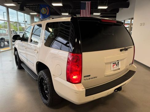 Used 2011 GMC Yukon SLT w/ SLT-2 Equipment Package AWD/4WD image 8