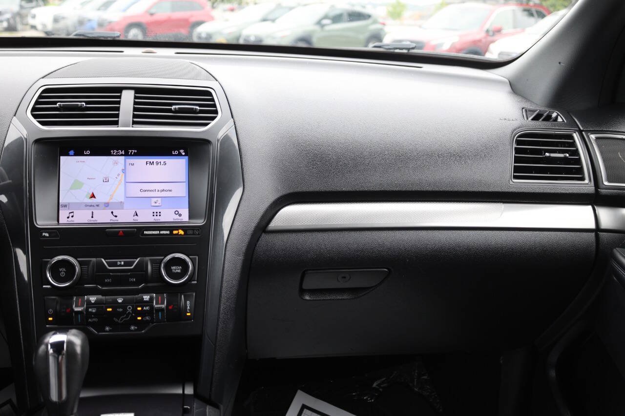 Used 2019 Ford Explorer XLT w/ Equipment Group 202A AWD/4WD image 26