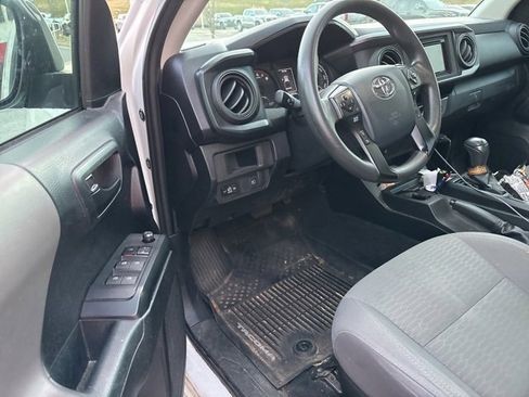 Used 2018 Toyota Tacoma SR image 5