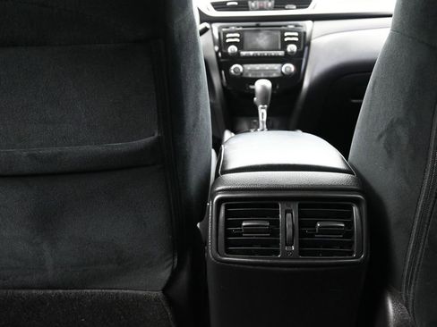 Used 2016 Nissan Rogue S w/ Appearance Package image 15