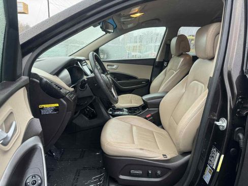 Used 2017 Hyundai Santa Fe SE image 10