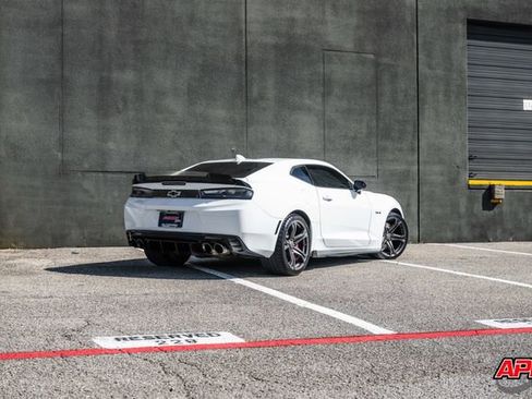 Used 2018 Chevrolet Camaro SS image 17
