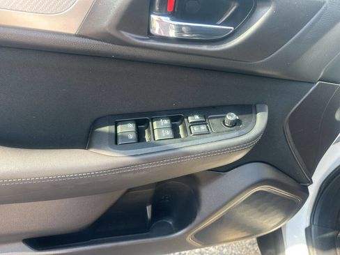 Used 2017 Subaru Outback 2.5i Premium image 11