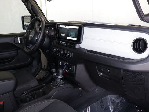 Used 2025 Jeep Wrangler Unlimited Sport AWD/4WD image 39