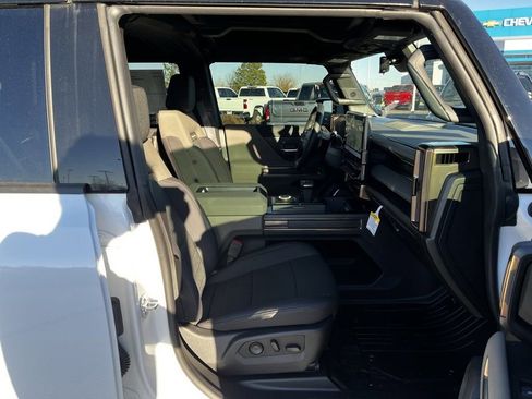 New 2025 GMC Hummer EV 3X image 38