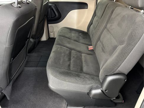 Used 2019 Dodge Grand Caravan SE FWD image 14